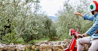 Viajando por la Toscana en una Vespa in Florence